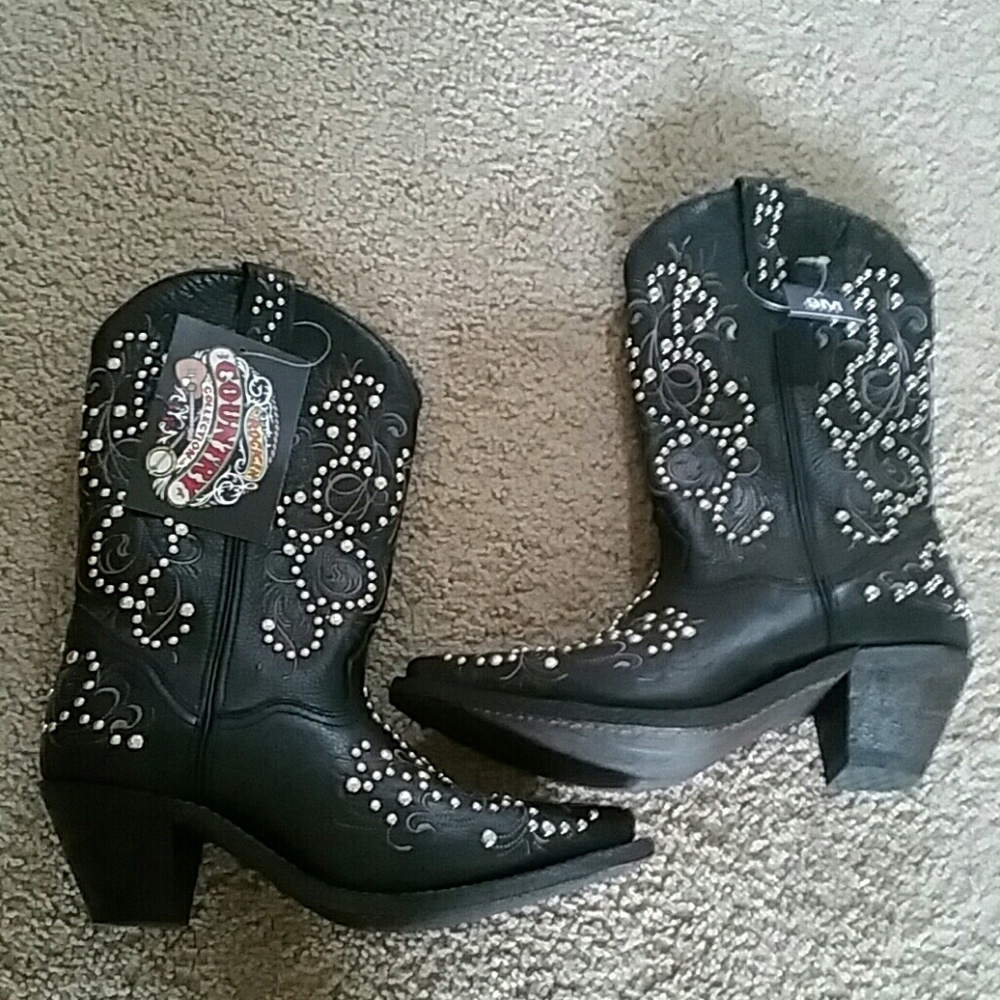 Rocking Country Cowgirl boots!